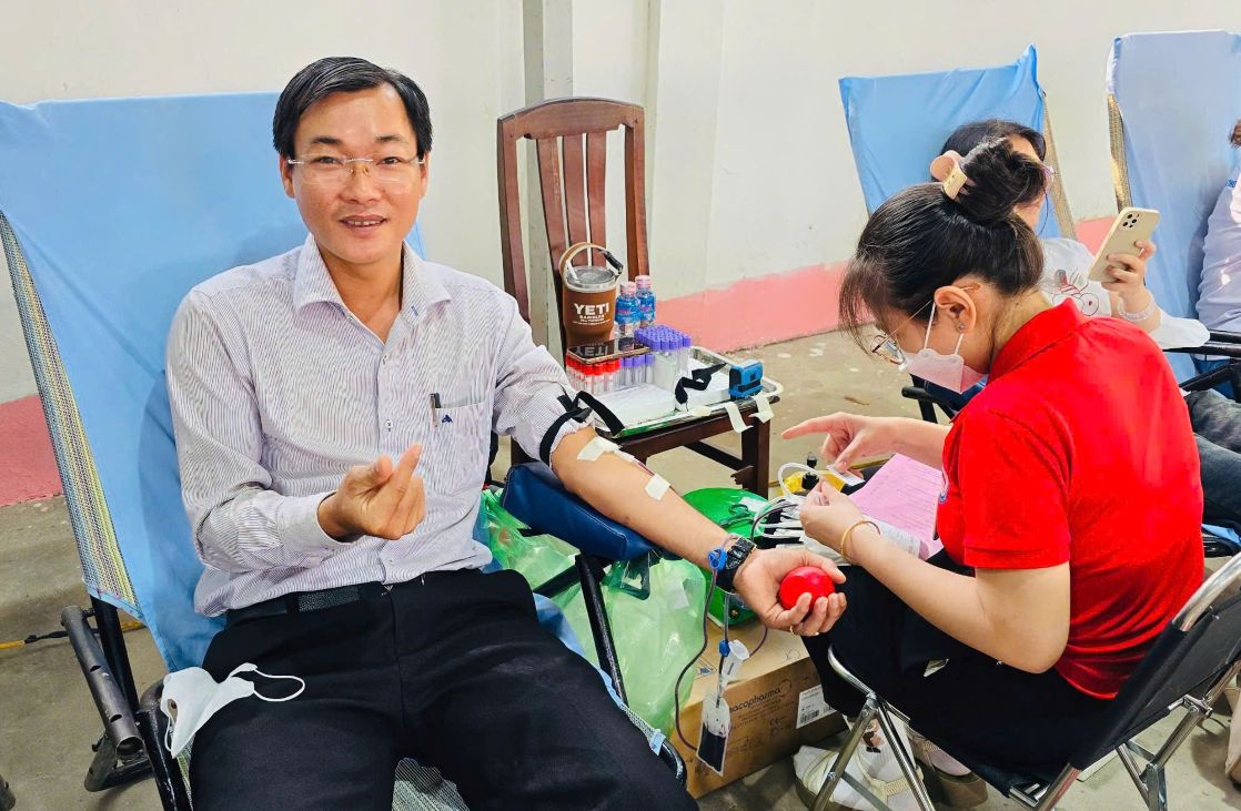 Anh Nguyen Van Duong da co 65 lan hien mau tinh nguyen. Anh: Phuong Anh