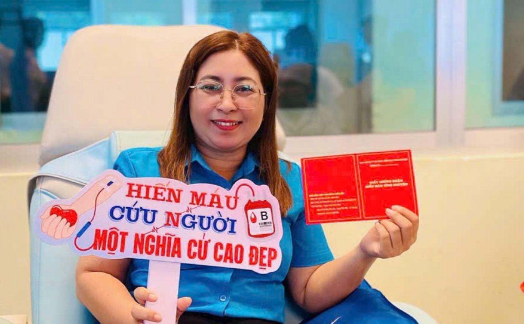 Chi Ha Thu Nguyet vua hien mau tinh nguyen xong vao ngay 10.7. Anh: Phuong Anh