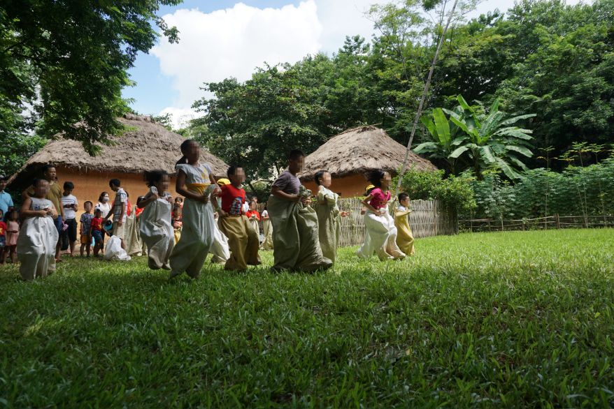 Children participate in thepop dance game at the Vietnam Museum of Ethnology. Photo: Hai Nguyen