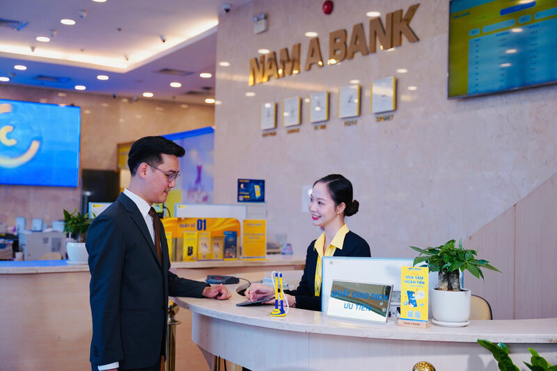 Khach hang giao dich tai Nam A Bank.