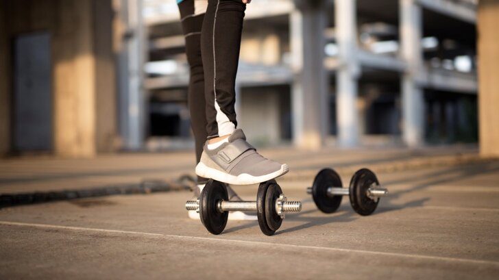 歩行時にウェイトを増やすべき理由。写真:トゥイ・ズオン