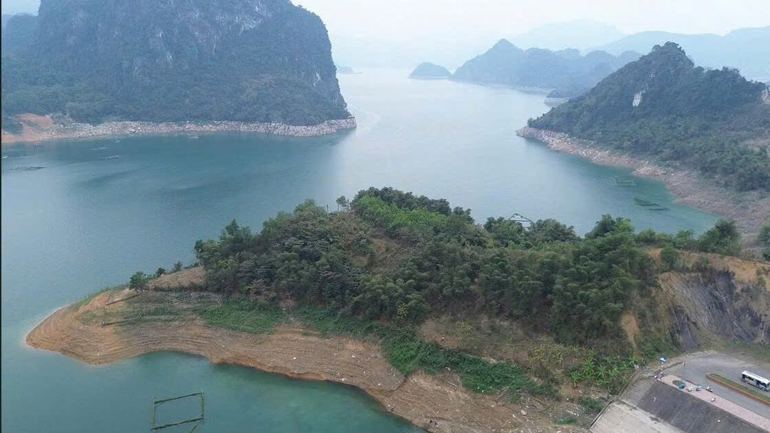 Ngược dòng Đà Giang, khám phá vịnh Ngòi Hoa - hồ Mắt Ngọc