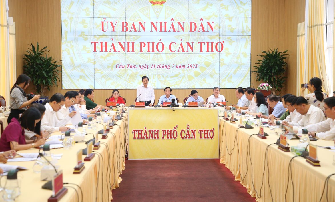 Quang canh hoi nghi. Anh: Phuong Anh