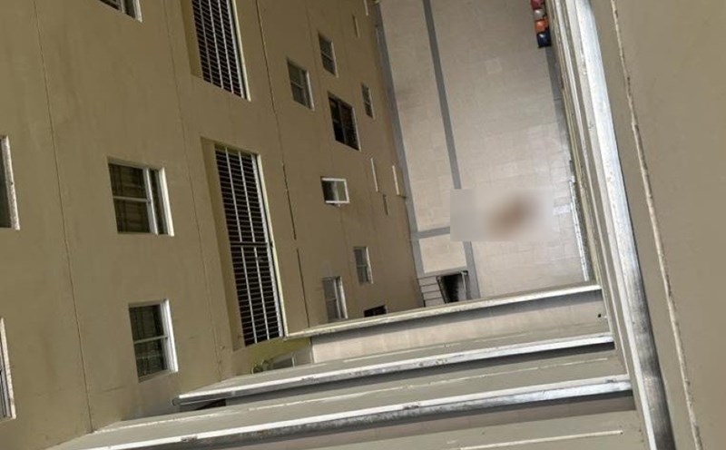 The scene of a person's death in the apartment's public area. Photo: Provided by the people