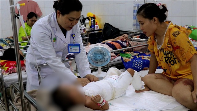 患者はショックで医師の治療に成功しました。写真:ホーチミン市小児病院2。
