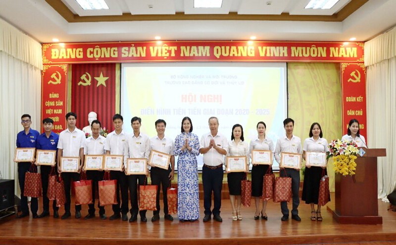 Advanced examples receive rewards. Photo: Thu Thuy
