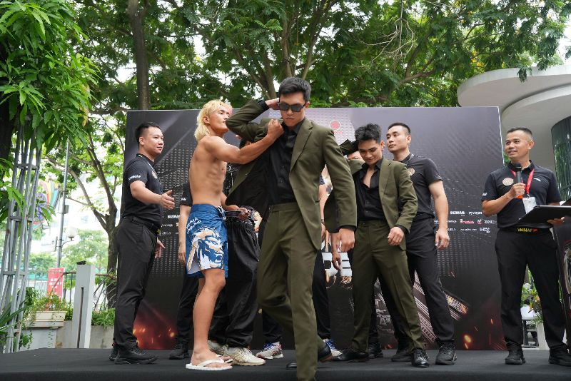 MMA LION Championship 24를 앞두고 경쟁하는 베트남 및 중국 격투가들 사진: MMA