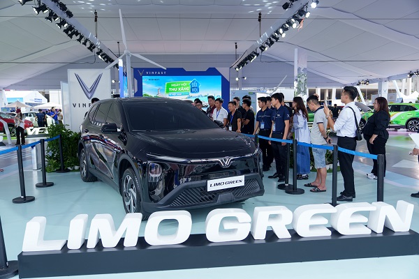 Vinfast Limo Green lanzado en el evento. Foto: Hong Minh