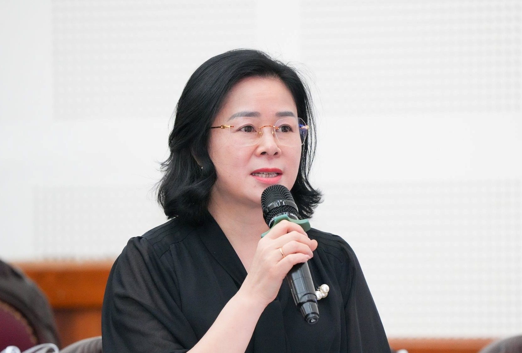 ゲアン保健局のレ・ティ・ホアイ・チュン局長は、違反者の管理を強化し、公開し、偽造医薬品、偽造機能性食品の販売、保管行為に対して断固たる措置を講じると断言しました。写真:タン・クオン