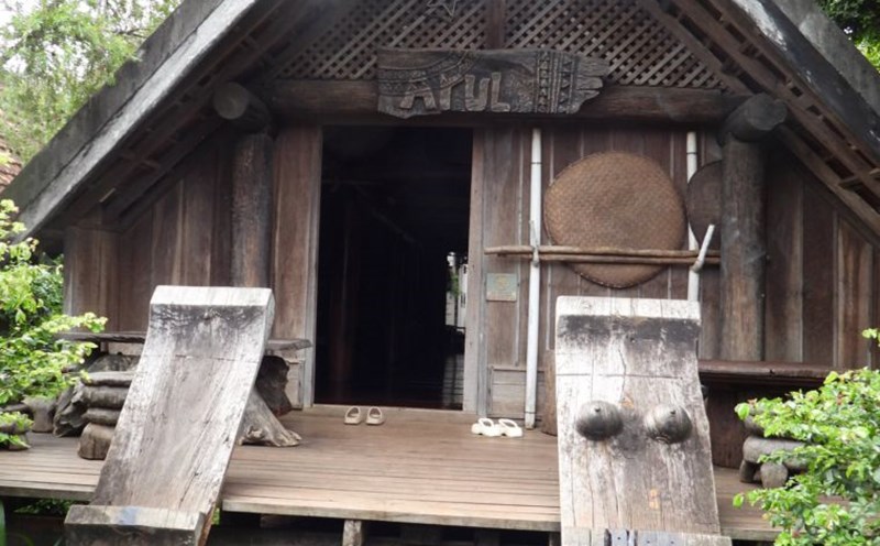 Typical long houses of the De - Central Highlands people. Photo: Ngoc Trang