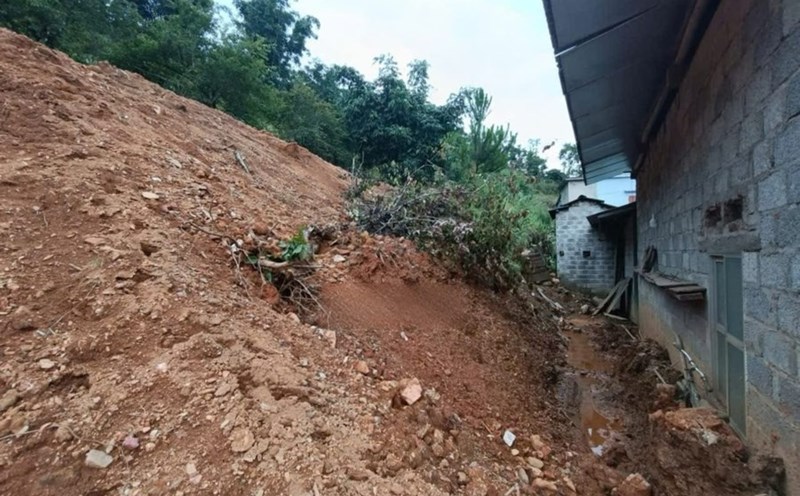Due to heavy rain, landslides occurred near people's houses in Deo Gio sub-area, Ngan Son commune (Thai Nguyen). Photo: Nguyen Manh