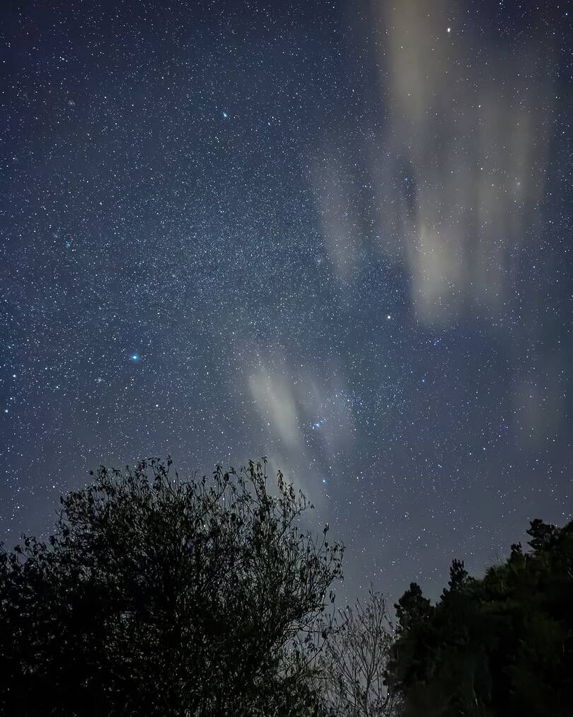 Anh Hung cho hay: “De co the san duoc milky way o Ta Xua, buoc dau tien, nen chon nhung ngay truoc ram hoac sau ram, thoi tiet phai quang dang, it may. Sau do, nen chon dung o nhung diem ngam khong bi o nhiem anh sang, cang toi cang tot va thoi gian phu hop la sau 23h khi cac nha da tat den“. Anh: Phan Hung