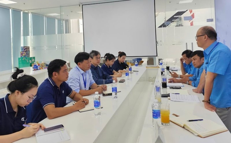 Strengthening the connection between the higher-level and grassroots trade unions. Photo: Hue Trade Union