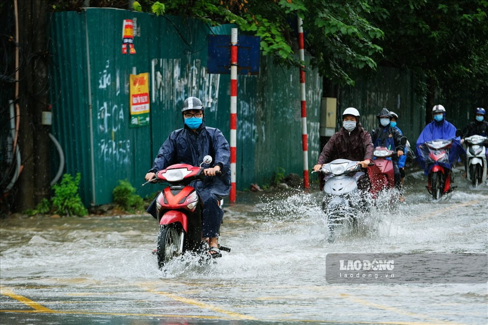 El pronostico del norte tiene lluvia moderada, lluvia pesada esta noche 11.7 y mañana 12.7. Foto: Vuong Tran