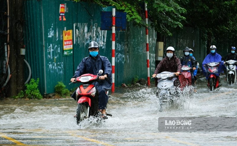 The North is forecast to have moderate to heavy rain this evening, July 11, and tomorrow, July 12. Photo: Vuong Tran
