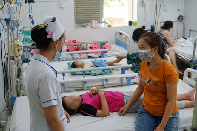 A child with dengue fever was admitted to Children's Hospital 2. Photo: Thanh Chan
