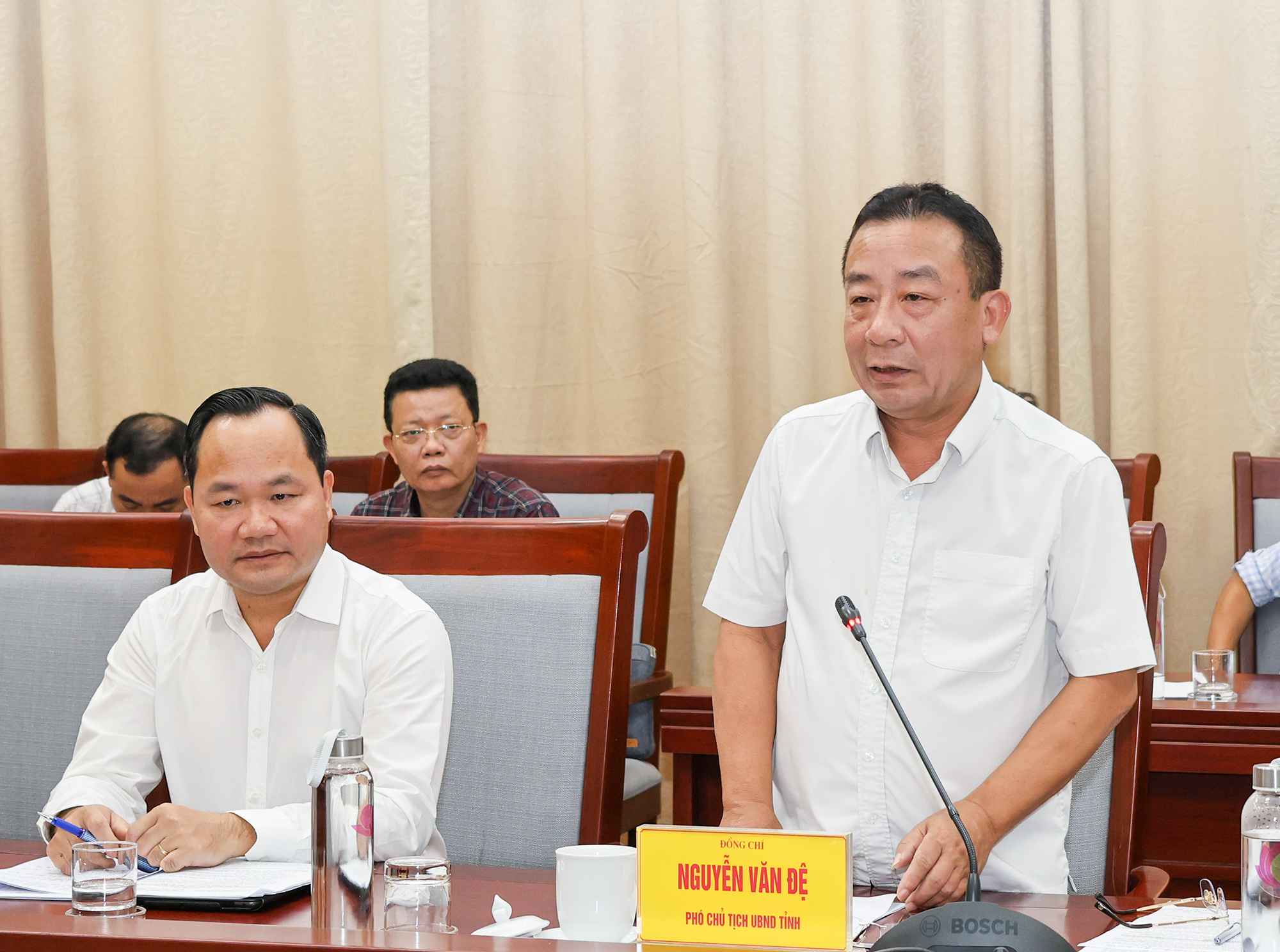 Pho Chu tich UBND tinh Nghe An Nguyen Van De khang dinh tinh dang chi dao cac don vi khan truong giai phong mat bang, phoi hop chat che de tap trung trien khai thuc hien cac hang muc con lai cua du an. Anh: Kim Oanh