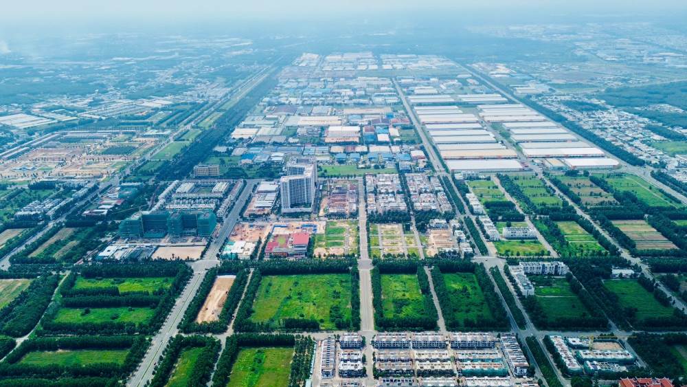 Vung Binh Duong cu sau sap nhap – cuc cong nghiep phia Bac voi hang loat khu cong nghiep quy mo lon. VSIP, Song Than, My Phuoc... tao chuoi san xuat soi dong, thu hut hang trieu lao dong va von dau tu nuoc ngoai.