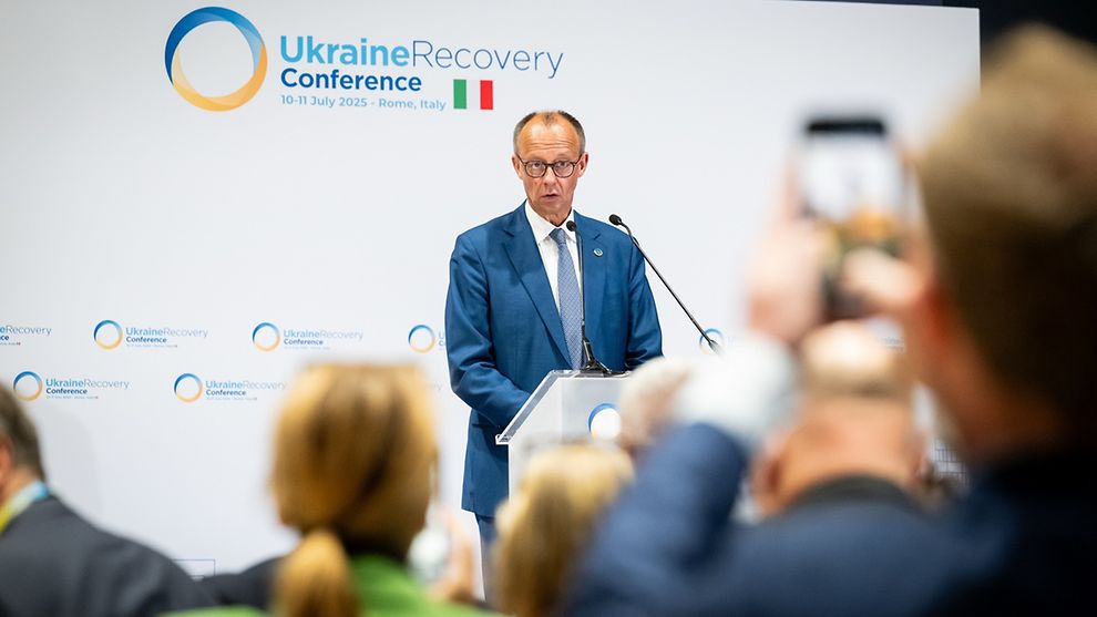 El canciller aleman Friedrich Merz hablo en la Conferencia de Rebirth ucraniano en Roma, Italia, el 10.7.2025. Foto: Sitio web del gobierno aleman