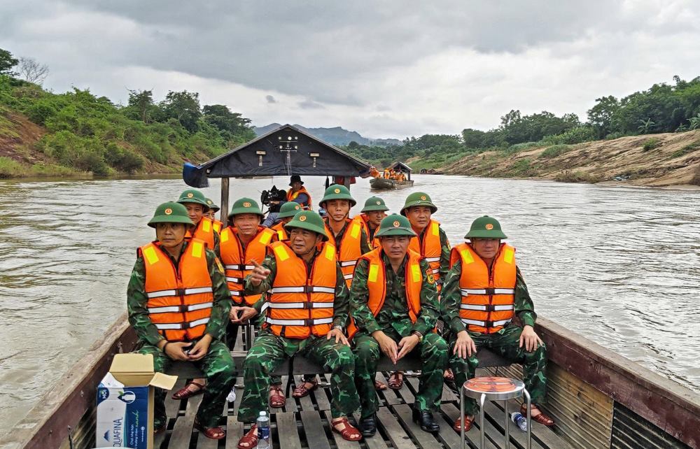 Quang Tri Border Guard inspects border and sea protection work.