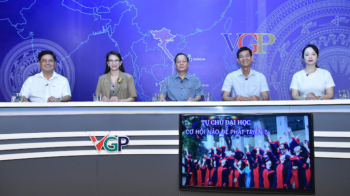 Cac chuyen gia tham du Toa dam “Tu chu dai hoc – Co hoi nao de phat trien?. Anh: Van Trang