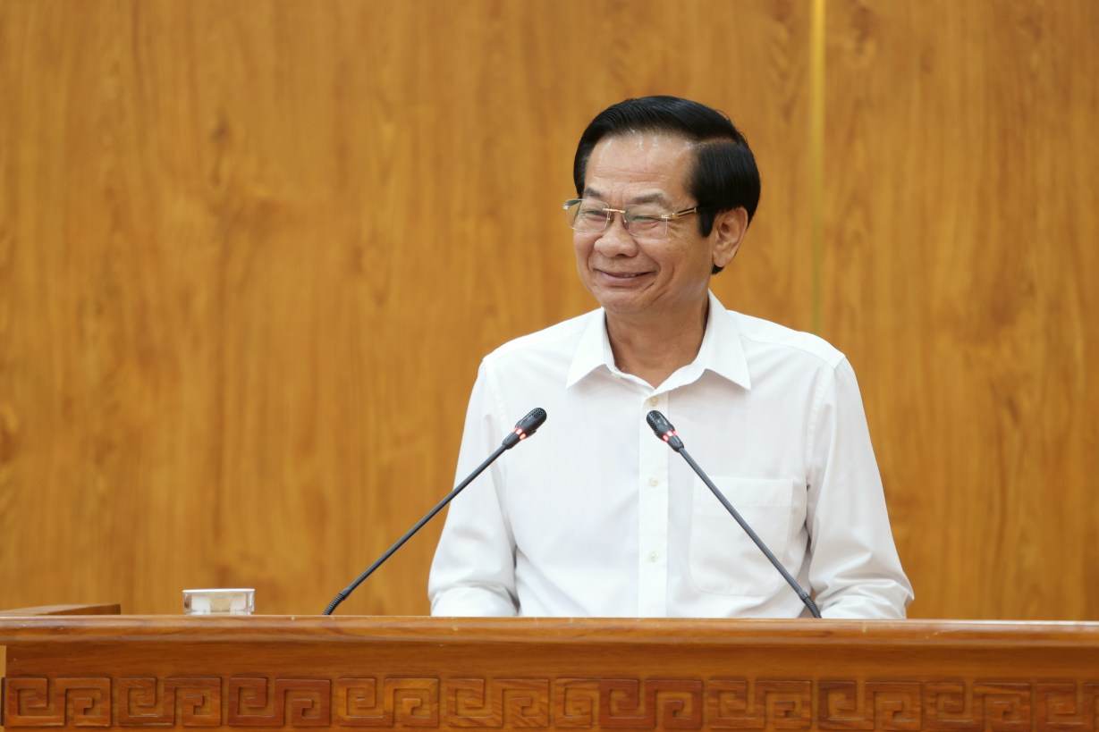 Bi thu Thanh uy Can Tho Do Thanh Binh phat bieu chuc mung cac dong chi nhan Quyet dinh. Anh: Ta Quang