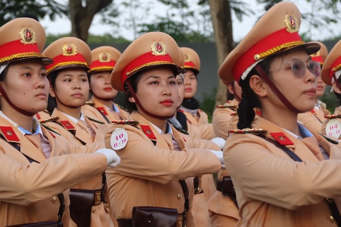 Le Thi Hanh 동지 (10번): 여성 경찰 교통 경찰 블록은 퍼레이드 행진 임무에 참여할 전사로 선정되어 영광입니다. 사진: Nguyen Linh
