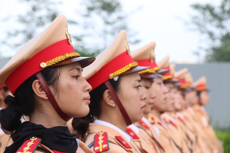 Trao doi voi phong vien Bao Lao Dong, Thieu ta Nguyen Tien Luong, To truong to huan luyen Khoi nu si quan canh sat giao thong thong tin, nen tang the luc cua cac khoi nu so voi khoi nam co su chenh lech. Vi vay, can phai ap dung mot giao an rieng voi cac phuong phap va dong tac bo tro dac thu de day dan the luc cua cac nu chien si.