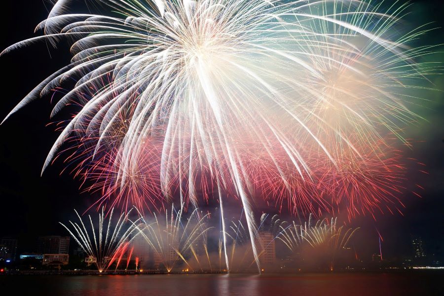 The sky above the Han River lit up during the brilliant fireworks display at the Da Nang International Fireworks Festival DIFF 2025. Photo: Tran Thi