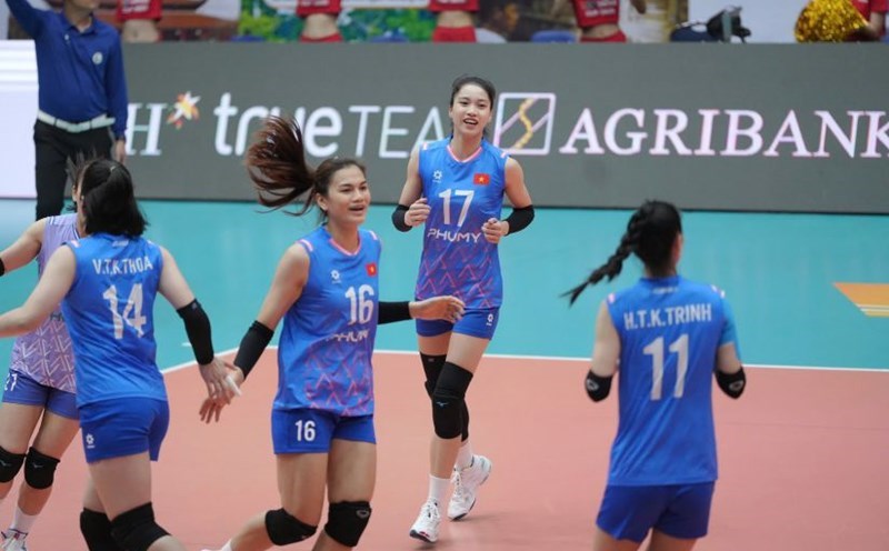 The Vietnam women's volleyball team will participate in a friendly tournament in Shanghai from July 13-19. Photo: VFV