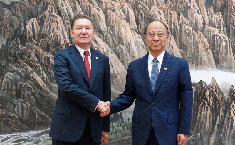 Gazprom General Director Alexei Miller and CNPC Chairman Dai Houliang held a meeting in Beijing to discuss projects to supply Russian gas to China. Photo: Gazprom