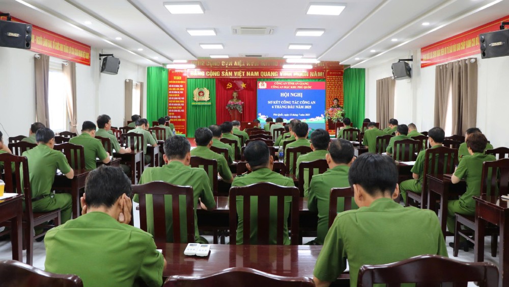 Phấn đấu xây dựng Phú Quốc trở thành “Đơn vị kiểu mẫu về an ninh, trật tự và văn minh đô thị”, địa bàn không có tội phạm, không có ma túy. Ảnh: Tiến Dũng