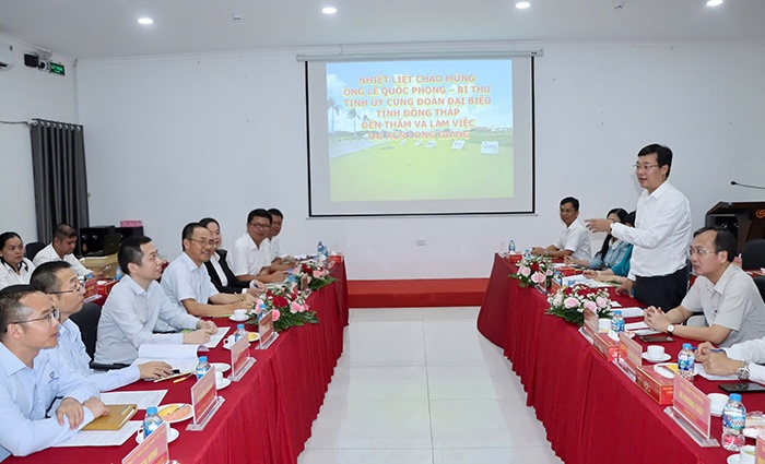 Bi thu Tinh uy nhan manh, lanh dao tinh se tiep tuc dong hanh - kien tao de Cong ty Trach nhiem huu han Phat trien Khu cong nghiep Long Giang tiep tuc phat trien manh me hon nua
