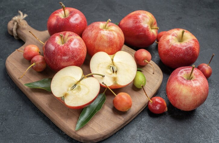 Eating apples in the morning is good for digestion. Photo: Thuy Duong