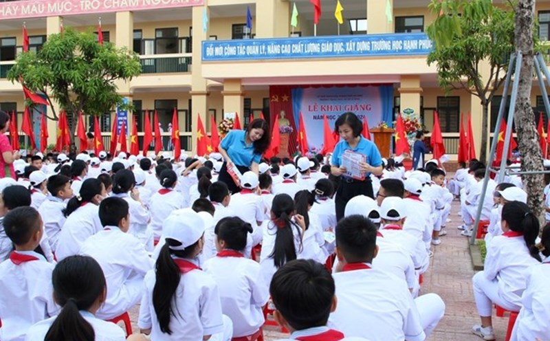 Vietnam Social Insurance officers promote health insurance policies. Photo: VN Social Insurance