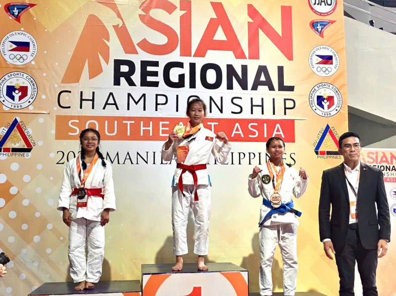 동남아시아 주짓수 선수권 대회에서 메달 2개를 획득한 까오방 선수들. 사진: 쭝