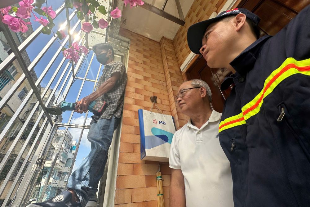 호치민시 주민의 집에서 '호랑이 우리' 철거. 사진: Anh Tu