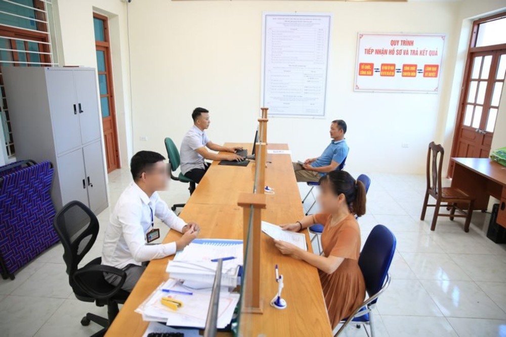 The Government requires the effective implementation of salary and social insurance policies. Photo: Nguyen Quang