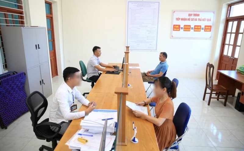 The Government requires the effective implementation of salary and social insurance policies. Photo: Nguyen Quang