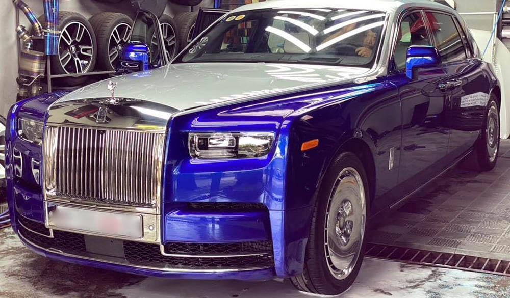 Los Rolls -Royce Phantom VIII personalizados con pintura azul rara de bala. Foto: Quan Van Hoang