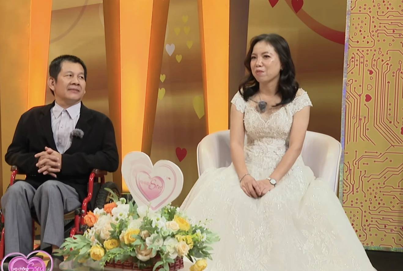 The girl shared about her marriage to her husband who is 11 years older on the show Vo Chong Son. Photo: MCV.