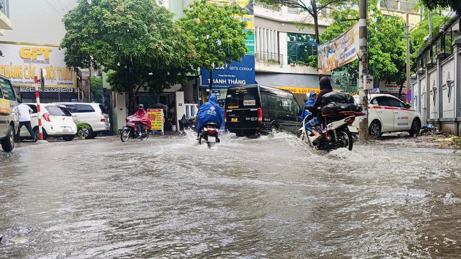 Hanoi weather forecast changes to rain, there is a risk of thunderstorms, lightning, lightning, locally heavy rain... Photo: Hai Danh