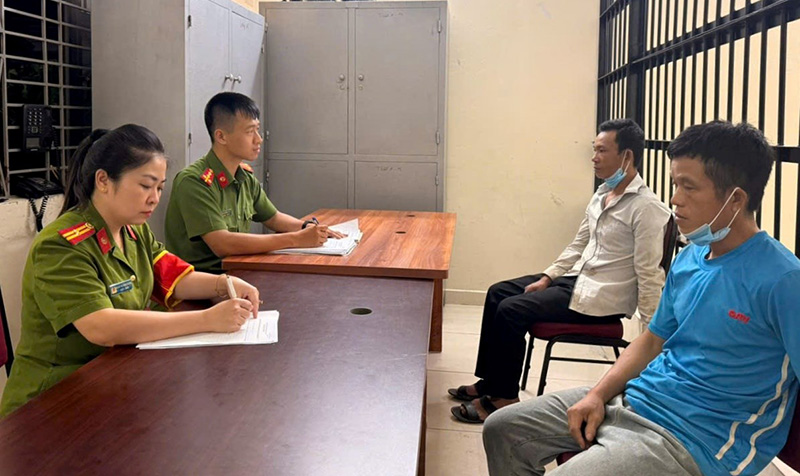 Các đối tượng Quàng Văn Thu và Lò Văn Khơ tại cơ quan công an. Ảnh: Công an Hải Phòng