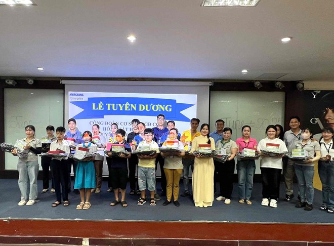 Công ty giày ở Đồng Nai tuyên dương 178 con công nhân học giỏi