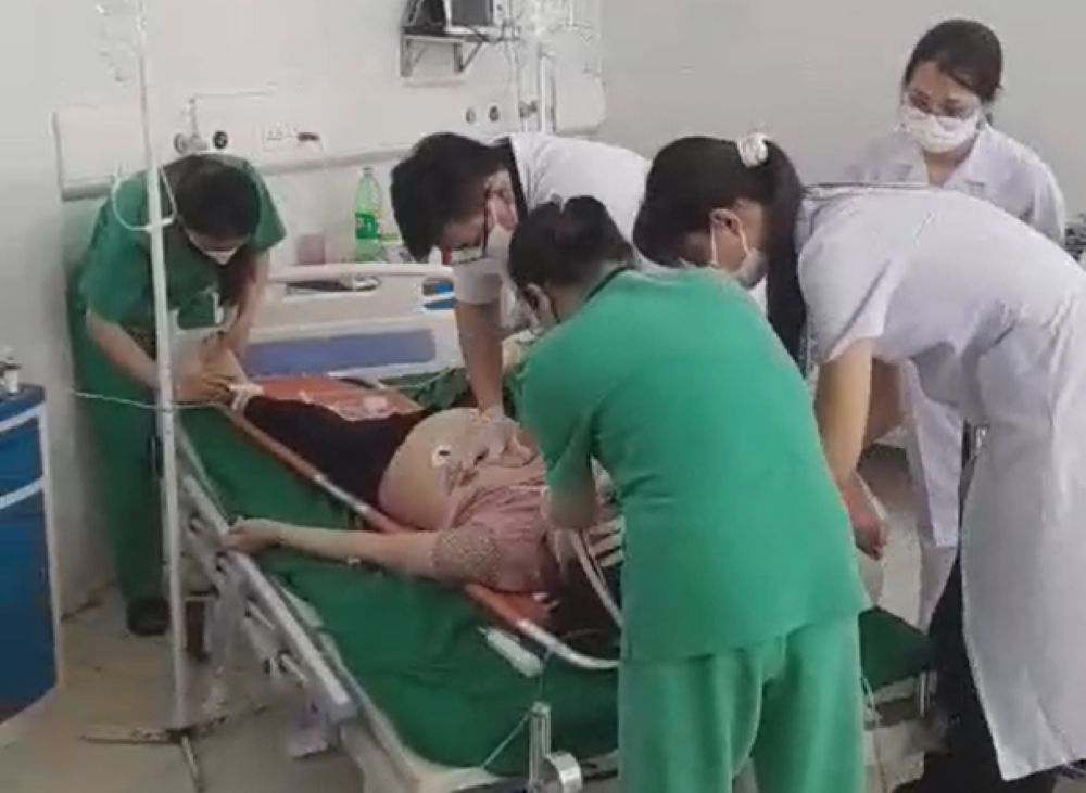 Time of emergency care for patients at Medic Hai Tien General Hospital. Photo: Cut from a clip of a family reflecting the patient's death