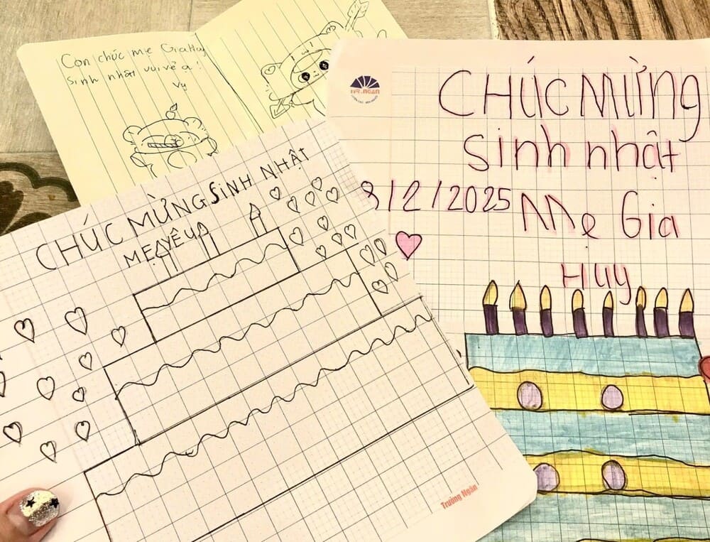 The children's homemade gifts are also a way for them to express their affection for their families. Photo: Thu Thuy