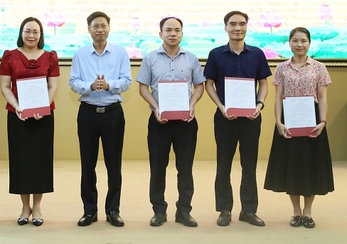 성 인민위원회 사무실은 인력을 보강하고 2단계 정부에 대한 자문을 가속화합니다. 사진: 흥옌성 전자 정보 포털