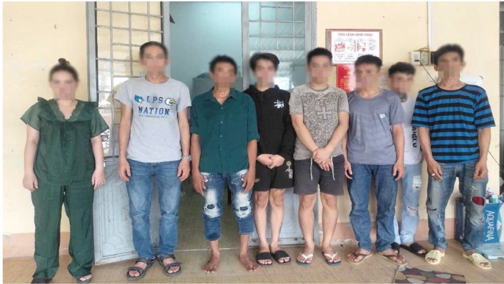 警察は、疑わしい兆候を持つ被験者のために身体の薬を招待してチェックするために、組織の部隊を配備しました。写真：警察が提供しました