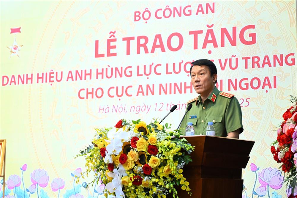 Dai tuong Luong Tam Quang - Bo truong Bo Cong an phat bieu tai buoi le. Anh: Bo Cong an