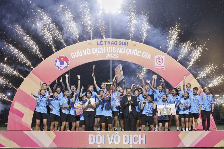 Hanoi U16 Women's Team successfully defended the National U16 Women's Championship. Photo: VFF